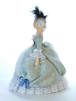 Кукла коллекционная в женском придворном костюме 18 века