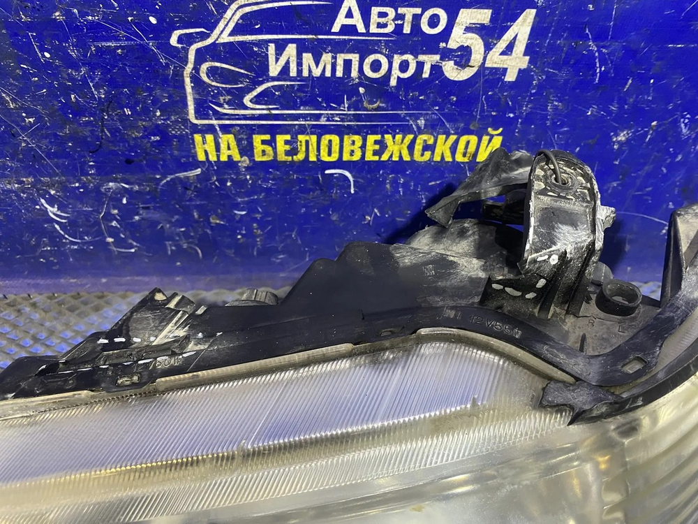 Фара передняя левая MITSUBISHI LANCER CEDIA 2000
