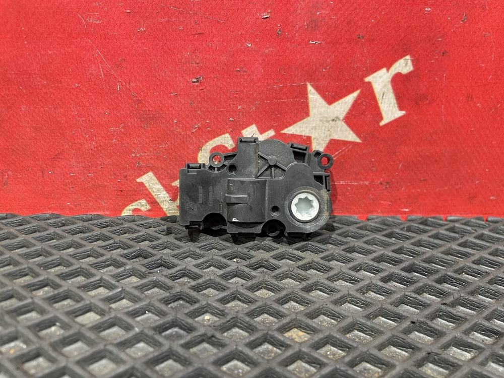 Моторчик заслонки отопителя 2018г