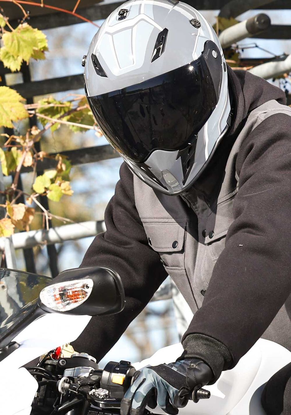 Range 2.0 Voyager / Серо-белый