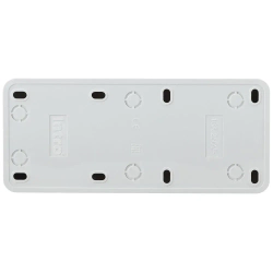 Розетка Intro Quadro 2-206-01 с заземлением трехместная 3х2P+E 16А-250В IP20 открытой установки белая