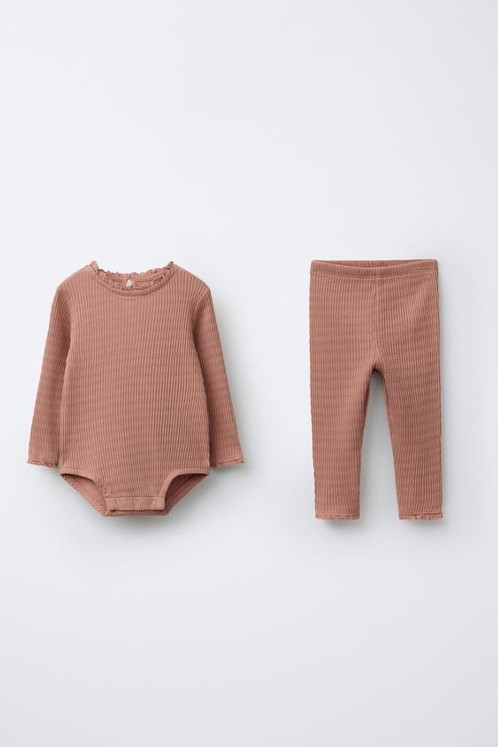 ZARA КОМПЛЕКТ ИЗ БОДИ И ЛЕГИНСОВ С КРУЖЕВОМ, ЦВЕТ РОЗОВОГО МЕЛА