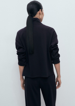 Толстовка с высоким воротником и молнией