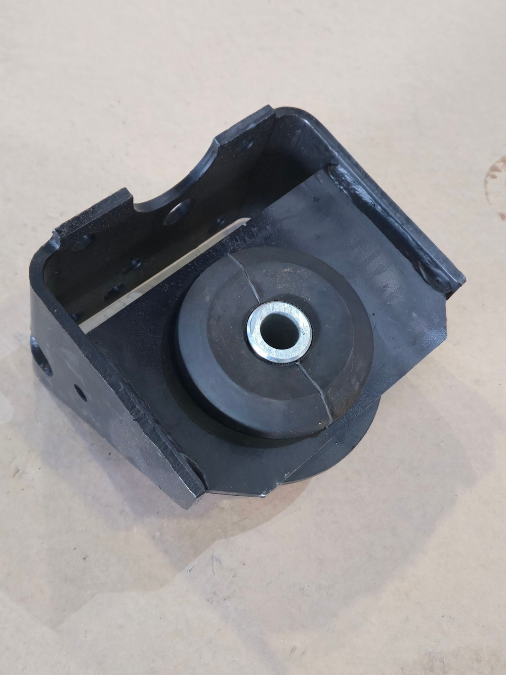 Опора двигателя МАЗ левая (-650) оао маз