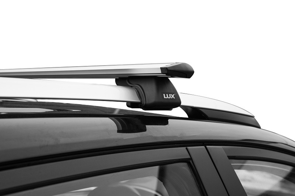 Багажник Lux Классик на рейлинги с крыловидной поперечиной 120 см.