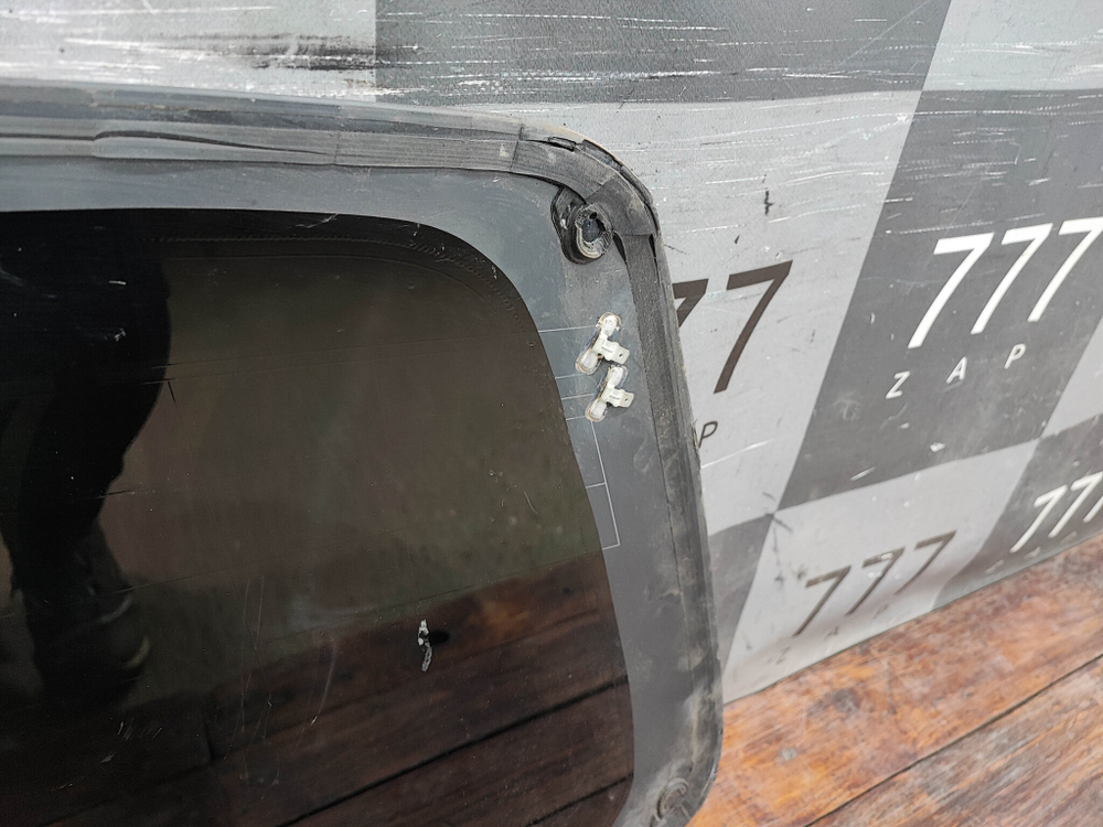 Стекло багажника правое Toyota Land Cruiser 200 07-21 Б/У Оригинал 6271060E50