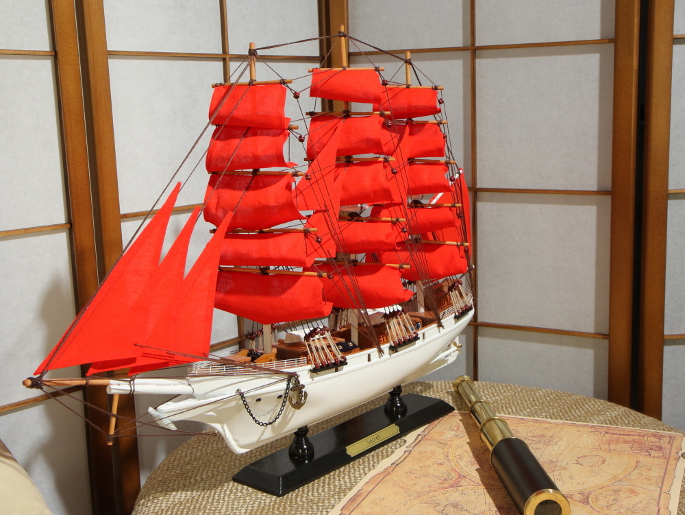 Модель парусника "Secret" ( "Алые Паруса")