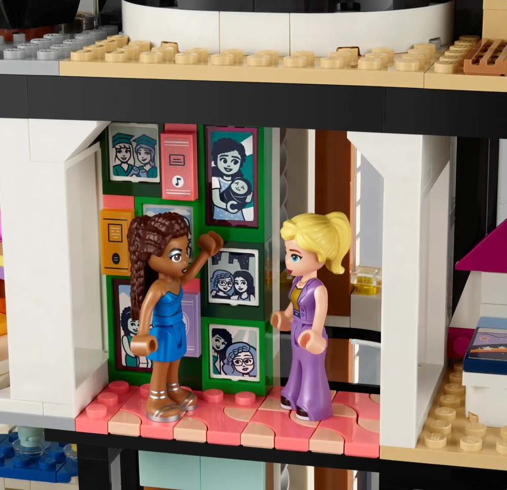 Конструктор LEGO Friends 42639 Современный особняк Андреаса