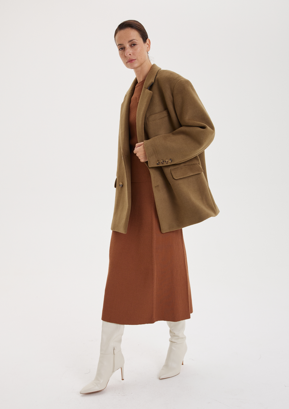 Полупальто oversize с широкими плечами