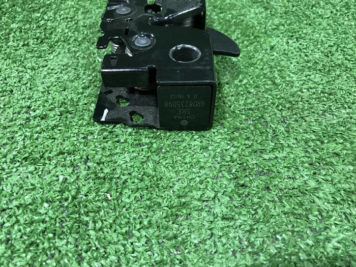 Замок капота VW Polo sedan (2010-2015)