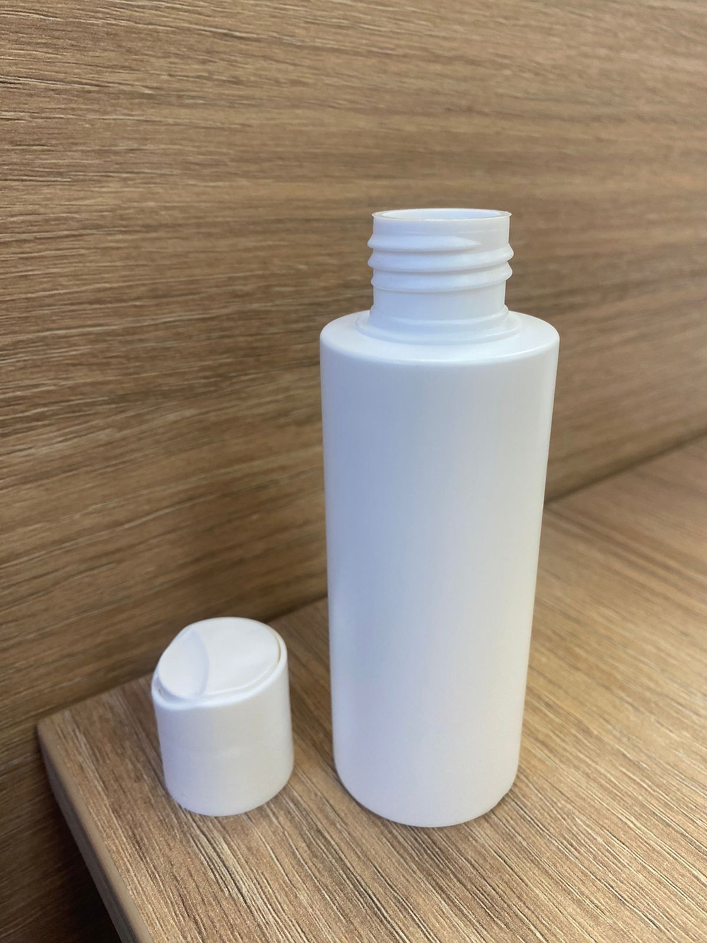 Флакон 100 мл 24 мм ПНД Прямые плечи