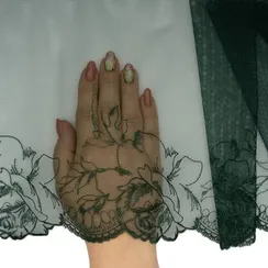 Вышивка на сетке зелено-еловая (левая) 20 см