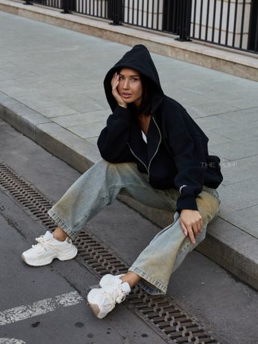 Худи на молнии в черном цвете