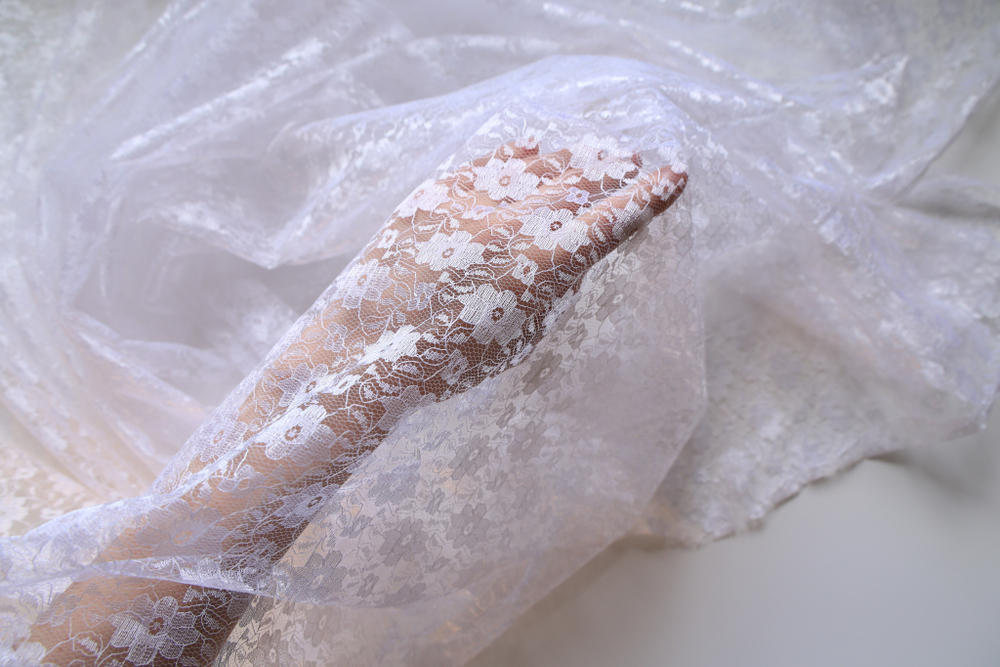 Гипюр белый