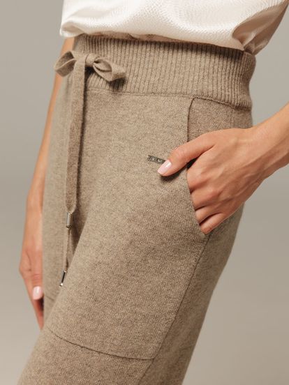 Женские брюки песочного цвета с карманами из 100% кашемира - фото 4