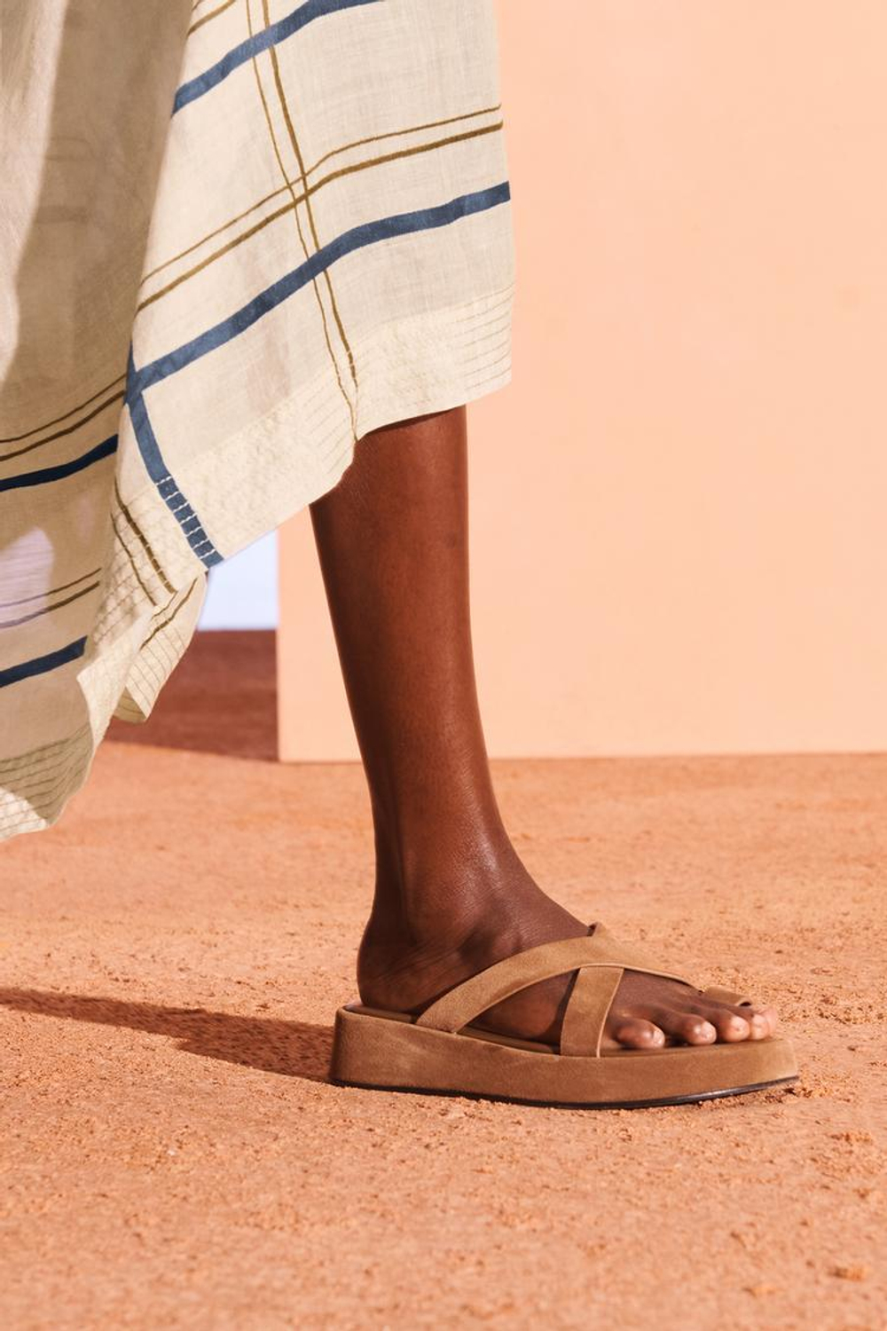 ZARA ЗАМШЕВЫЕ САНДАЛИИ, КОРИЧНЕВЫЙ