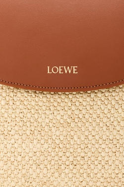 Loewe Средняя сумка Pescador из рафии и телячьей кожи, натуральный/коричневый