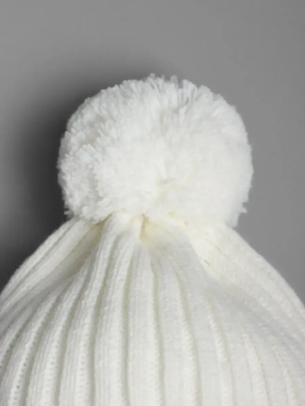 Шапка для девочки осенняя и снуд вязаный