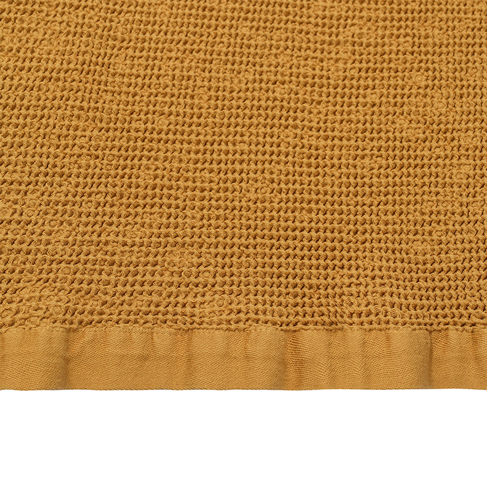 Полотенце банное из умягченной вафли цвета охры из коллекции essential, 70x140 см