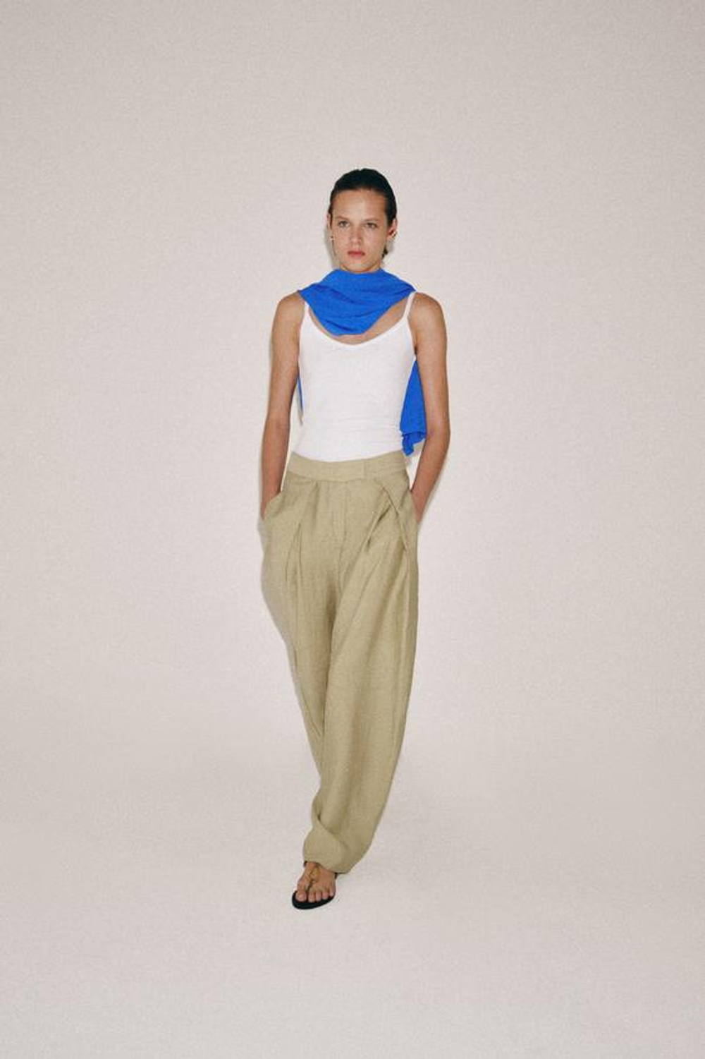 ZARA БРЮКИ WIDE-LEG С ЗАЩИПАМИ — ZW COLLECTION, СВЕТЛО-ОЛИВКОВЫЙ