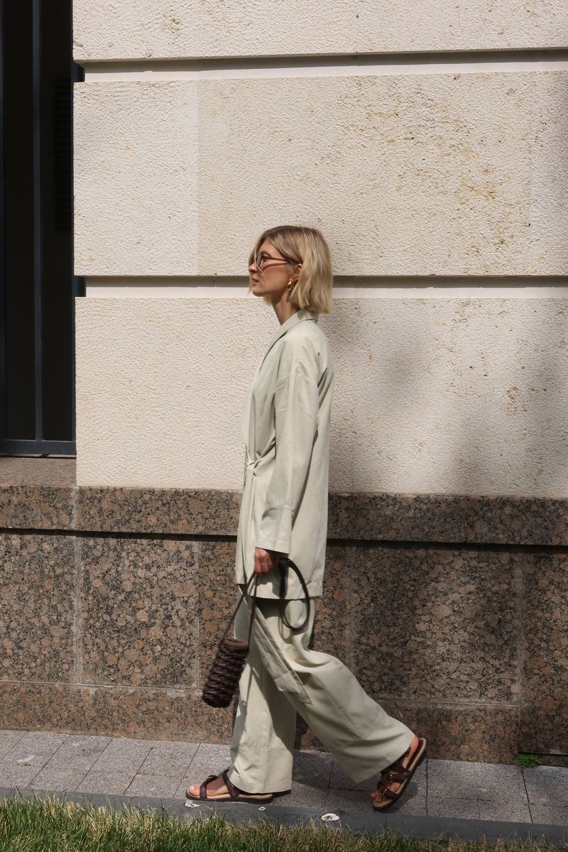 Костюм в пижамном стиле кимоно и брюки фисташковый в полоску