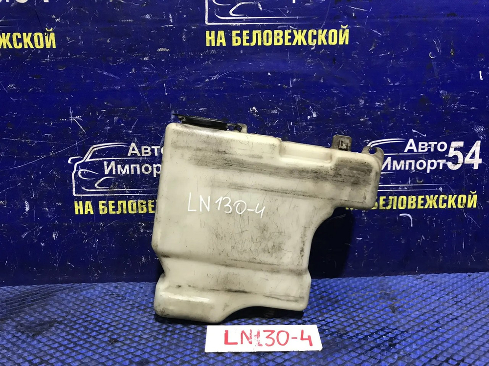 Бачок омывателя TOYOTA HILUX SURF 1992