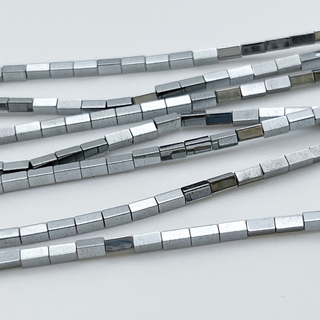 Гематит Брусок бусины (имитация), цвет серебро, размер около 4*2 мм, цена за отрезок 19 см (1/2 нити)