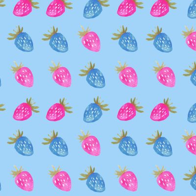 Нереальная клубника на голубом фоне