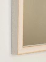 Миниатюрное настенное зеркало в раме 32*34 см