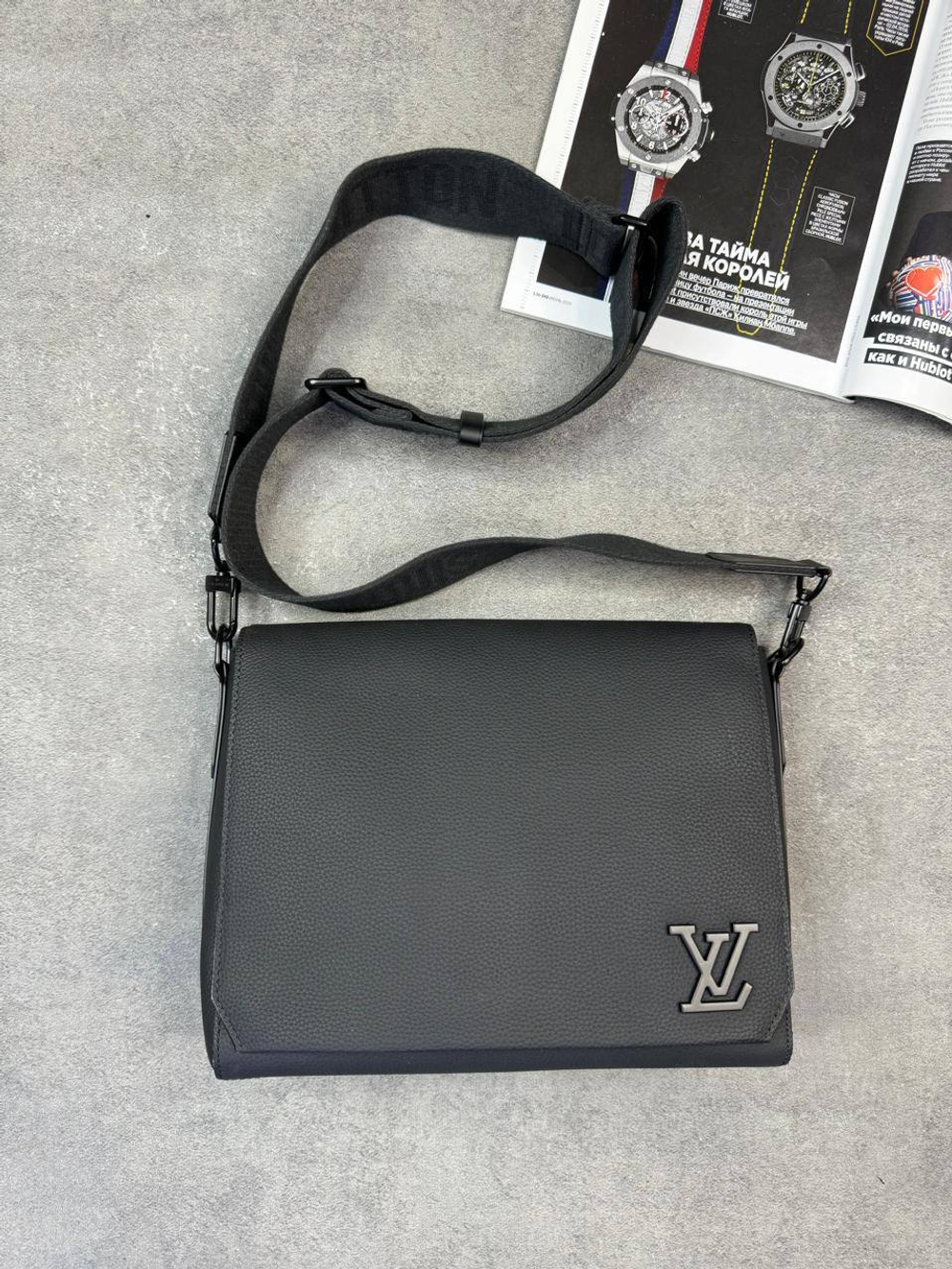 Сумка-мессенджер Louis Vuitton