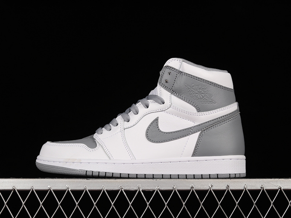 Купить кроссовки Nike Air Jordan 1 Retro High OG Stealth в баскетбольном магазине futbasket.ru