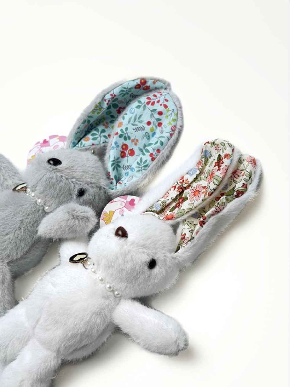 Мягкий брелок "Заяц с цветочными ушками" 17 см оптом