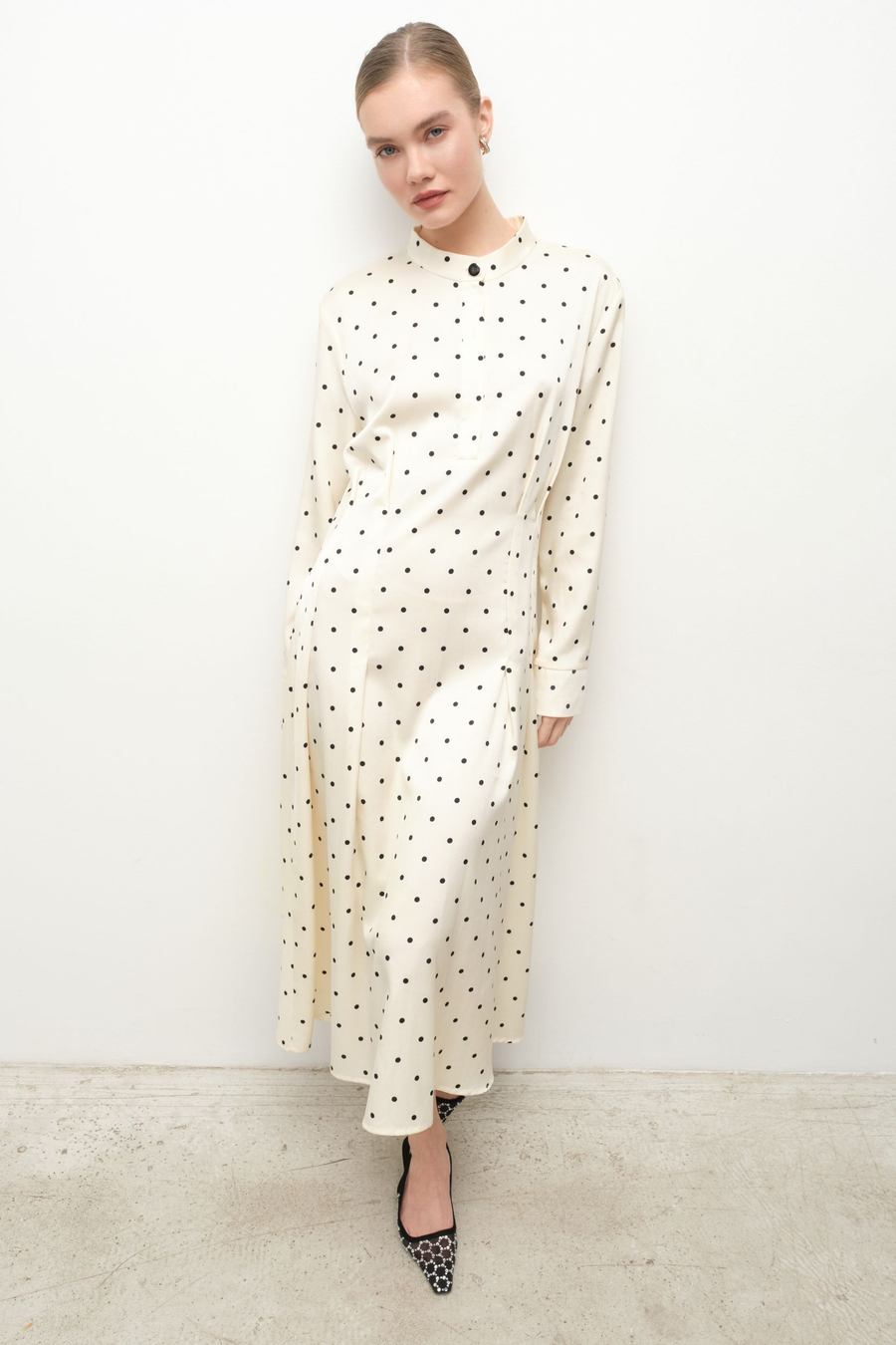Платье полуприталенное в горох
