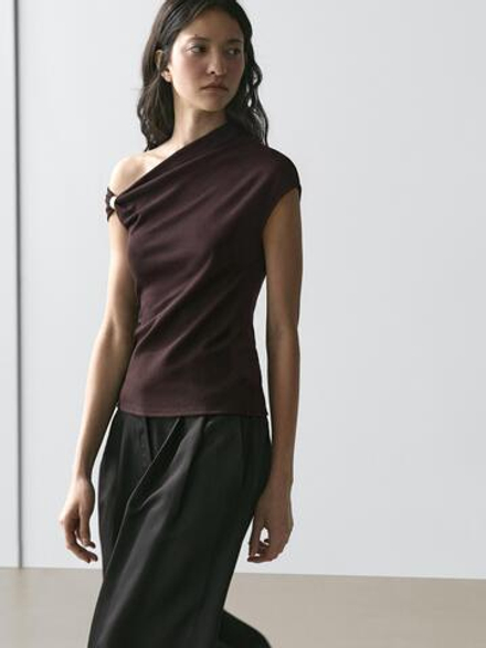 Massimo Dutti Топ асимметричного кроя с деталью «Брошь», коричневый