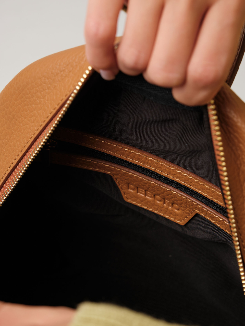 Рюкзак Deboro 31071 коричневый лист