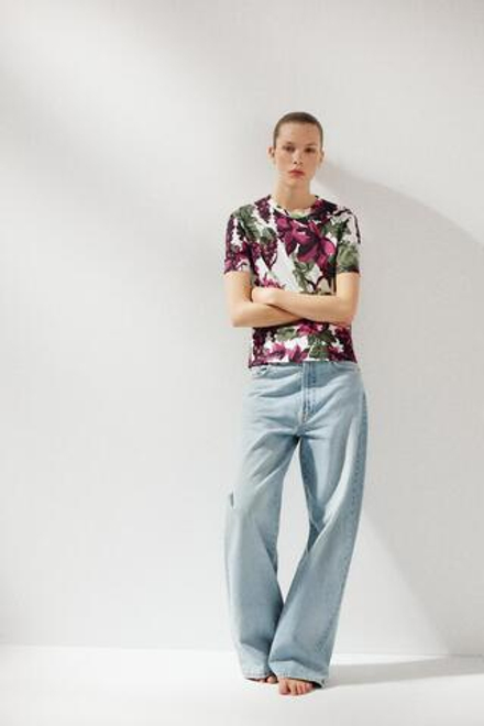 ZARA ФУТБОЛКА ИЗ ТКАНИ С ПРИНТОМ, ВИННЫЙ