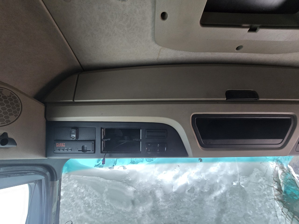 Консоль салона кабины верхняя 2019г