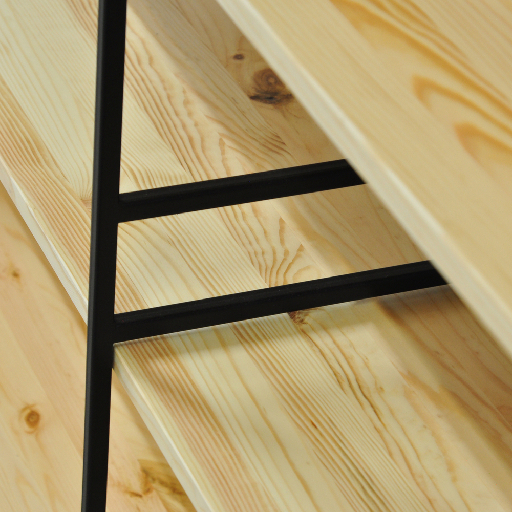 Стеллаж Бьерн из массива сосны с металлическими стенками