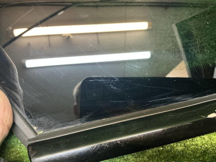 Форточка задняя левая VW Touareg 3 (2018-н.в.)