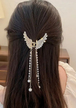 Заколка -краб. Бабочка  со стразами и жемчужными (имитация) подвесками. Цвет Золото