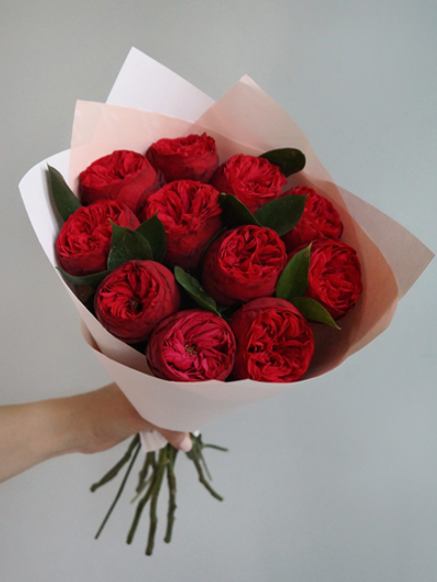 37. Букет из красных пионовидных роз Red Piano