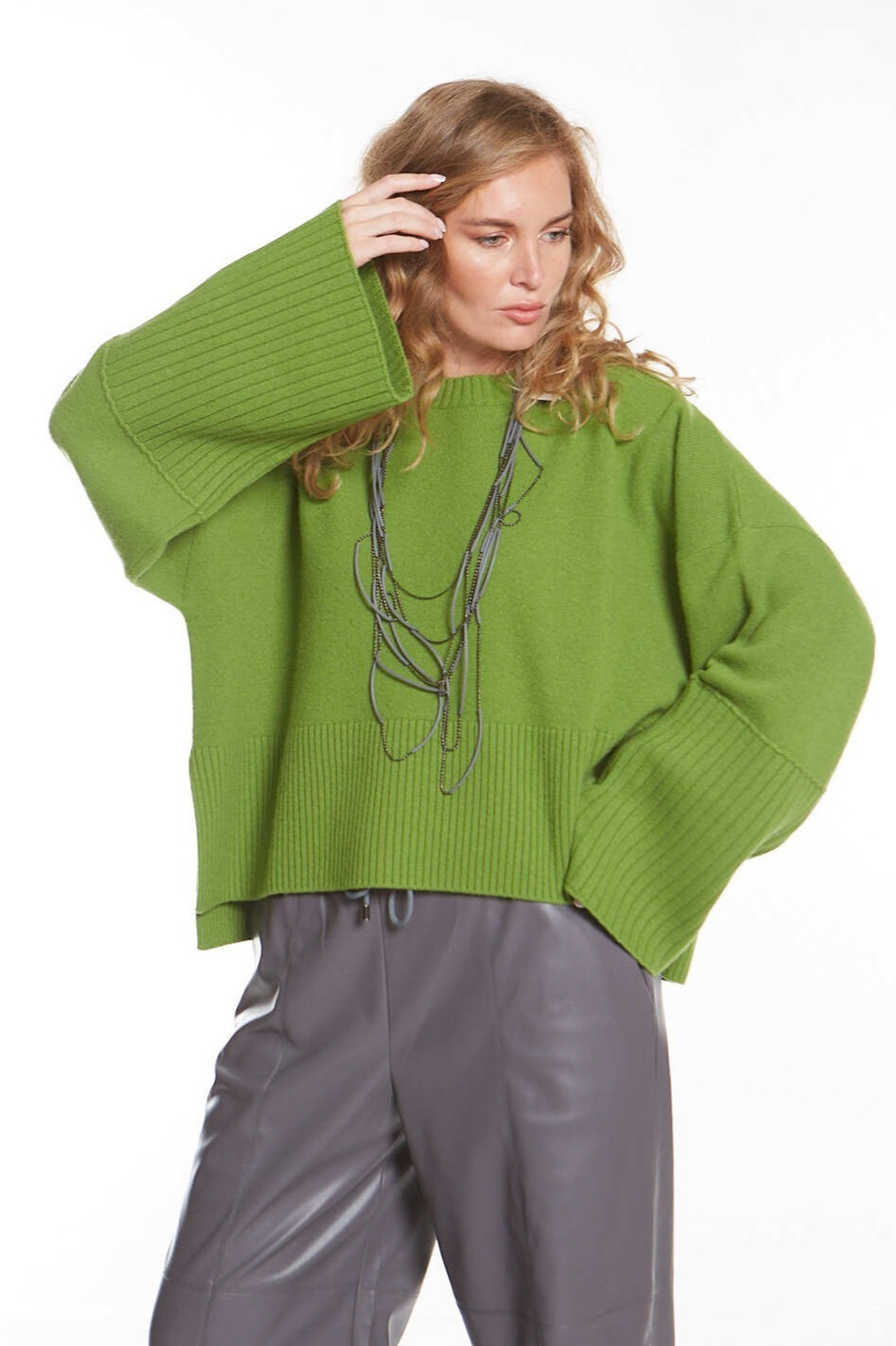 БОЛЬШОЙ ШЕРСТЯНОЙ СВИТЕР С КРУГЛЫМ ВЫРЕЗОМ