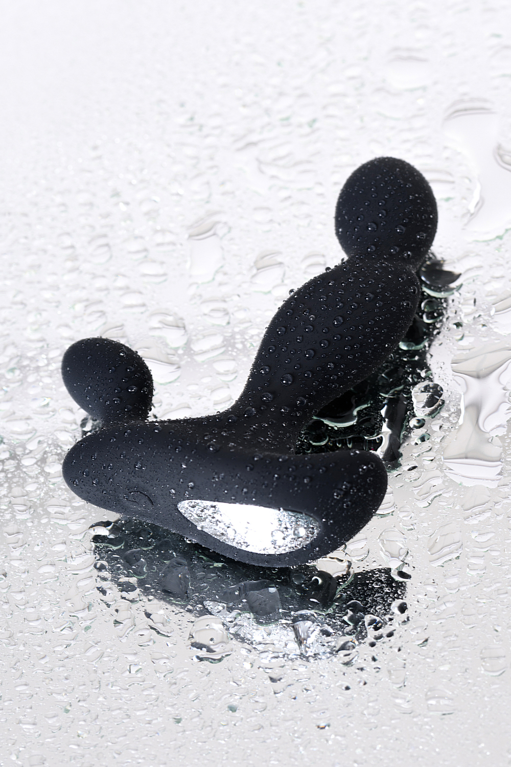 Анальный стимулятор с вибрацией Pоро Vela черный 12 см