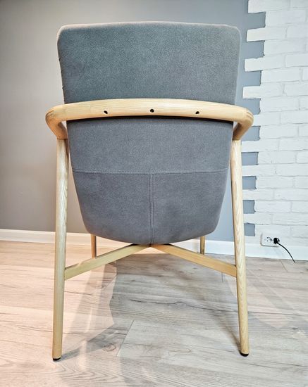 Кресло MC020 дерево и серая кожа