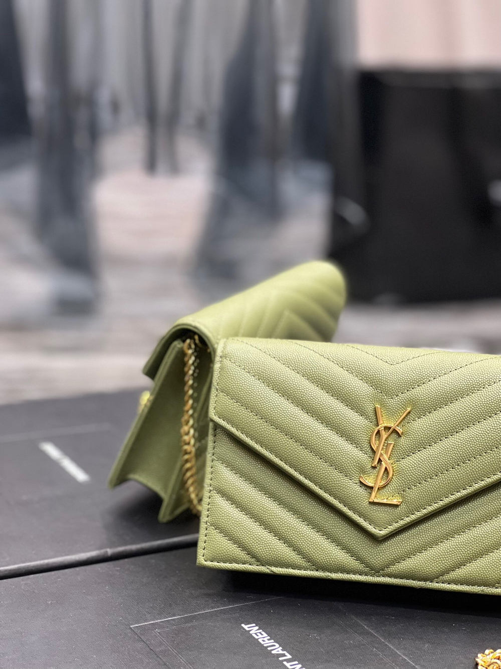 Saint Laurent WOC 19 cm
