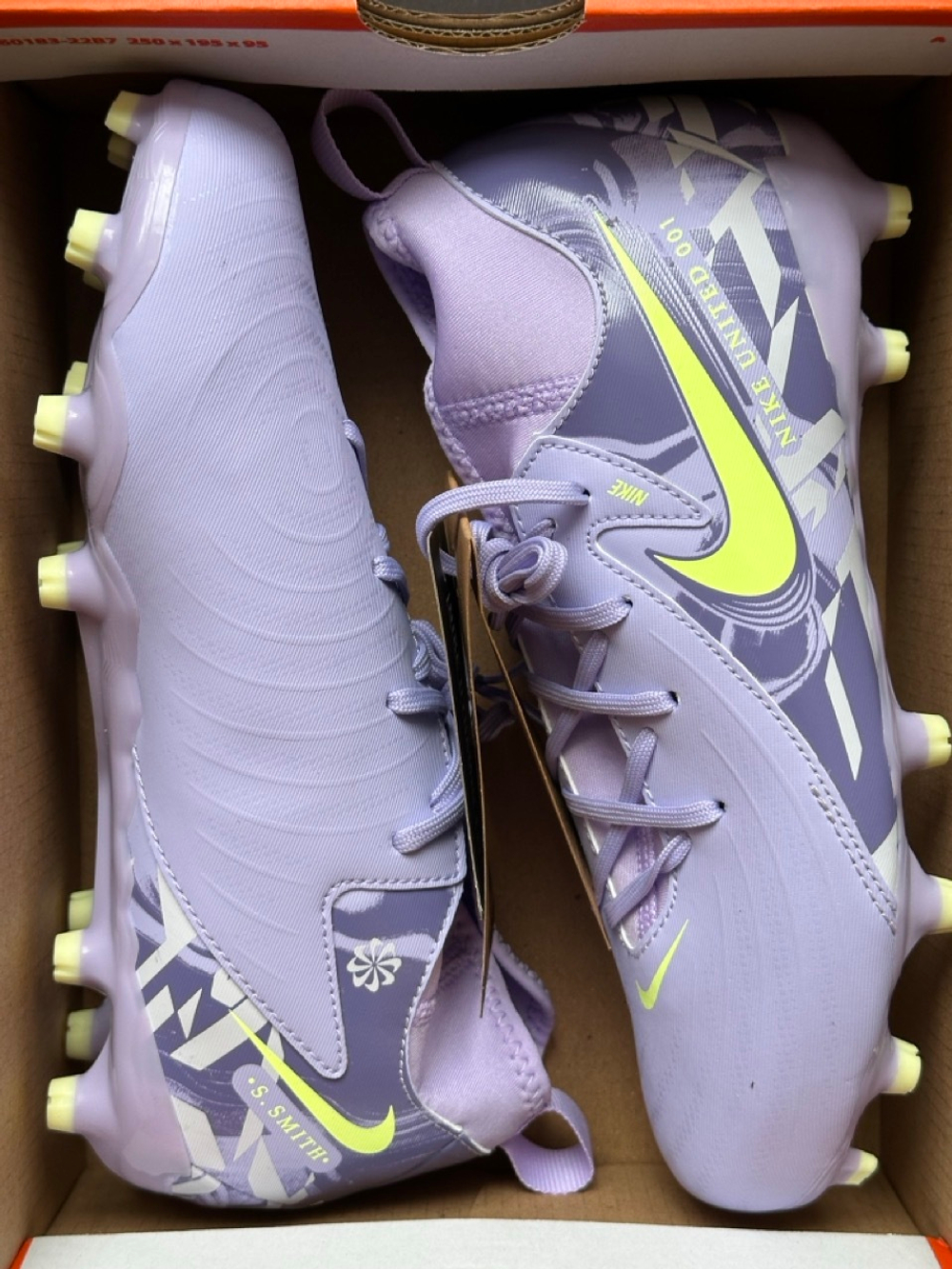 Бутсы Nike Phantom Luna 2 Academy NU1 FG/MG Junior - фиолетовый