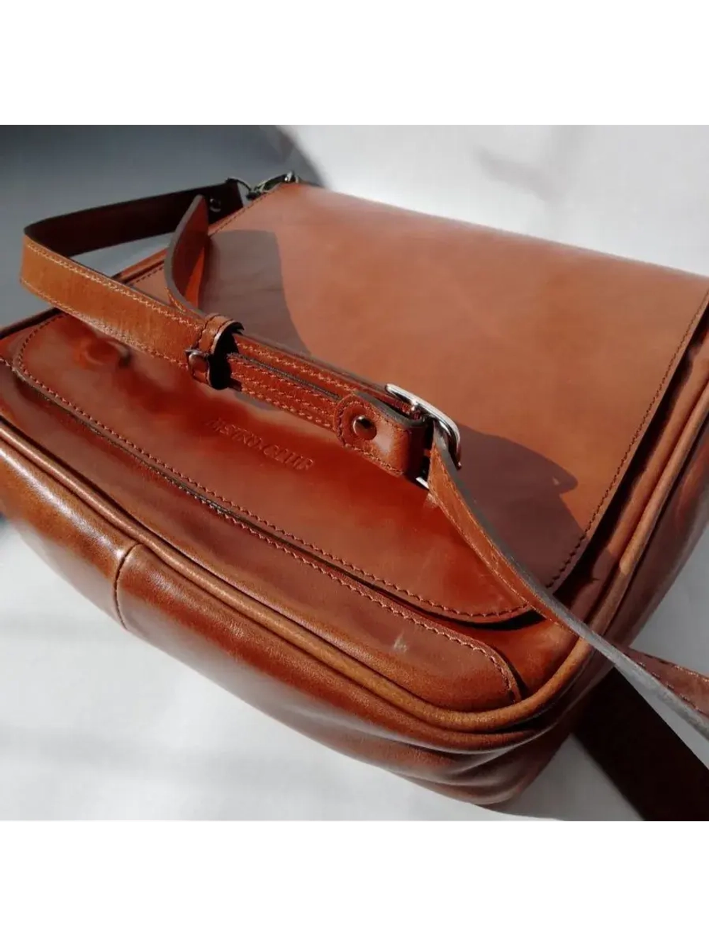 Сумка из натуральной кожи через плечо