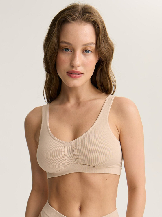 Бесшовный топ с V-образным вырезом