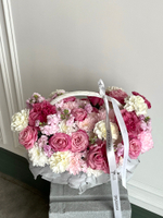 Цветочная корзина в розовых оттенках размер M