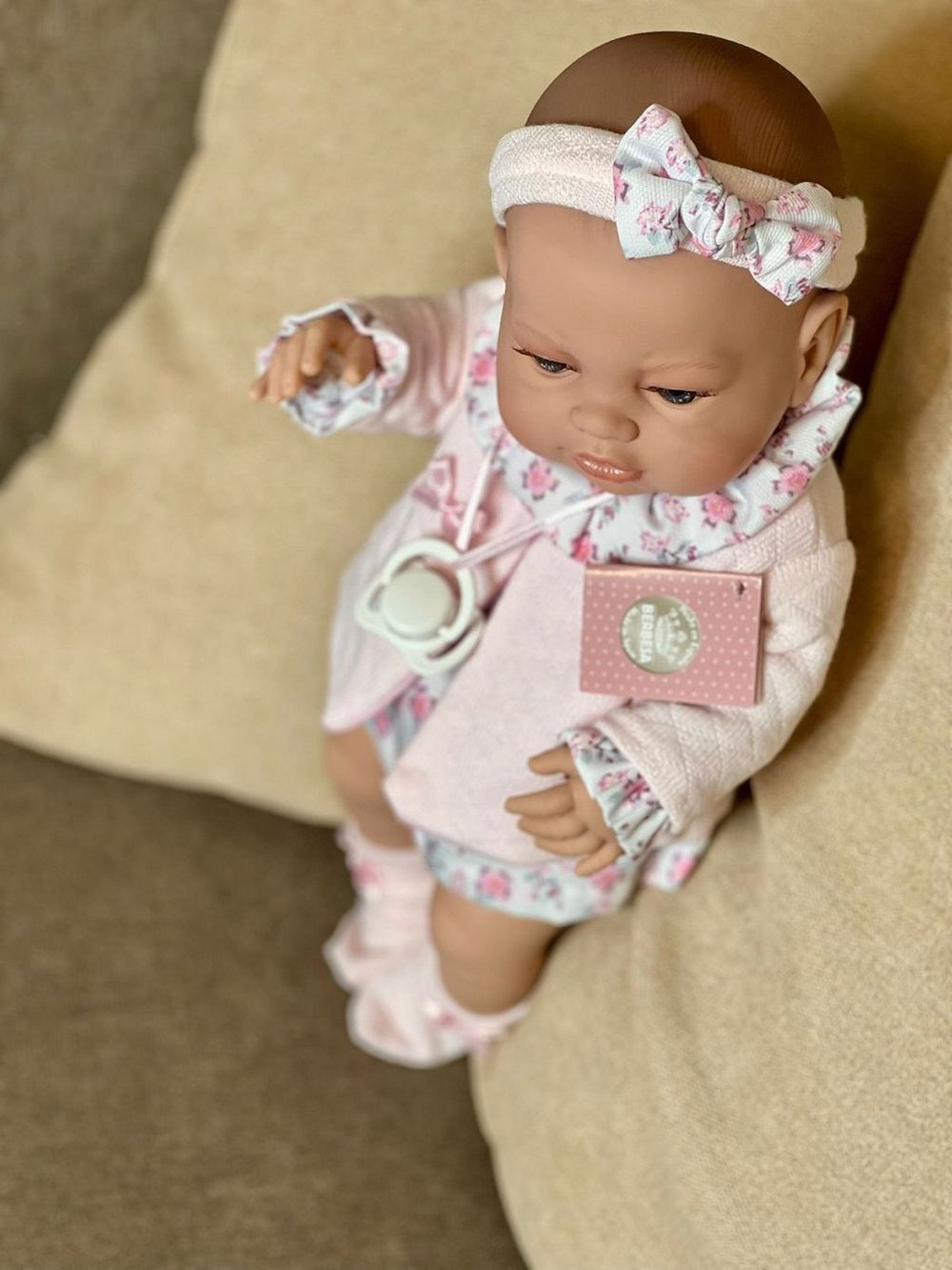Кукла Berbesa виниловая 42см Recien Nacido с пледом (5122K)